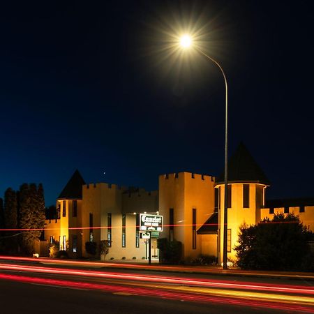 Camelot Motor Lodge And Conference Centre Palmerston North Exterior photo