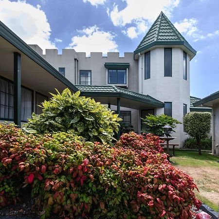 Camelot Motor Lodge And Conference Centre Palmerston North Exterior photo