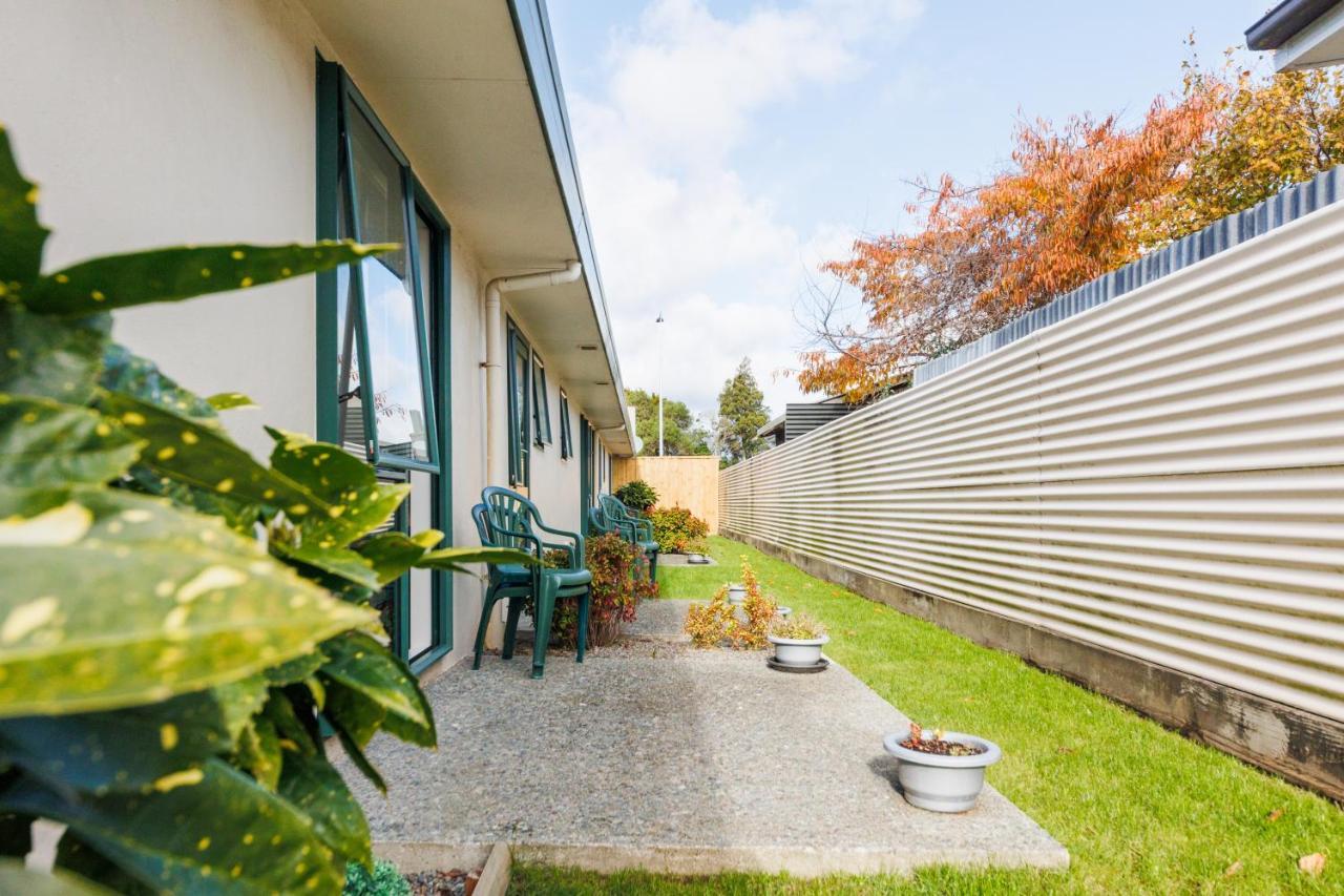 Camelot Motor Lodge And Conference Centre Palmerston North Exterior photo