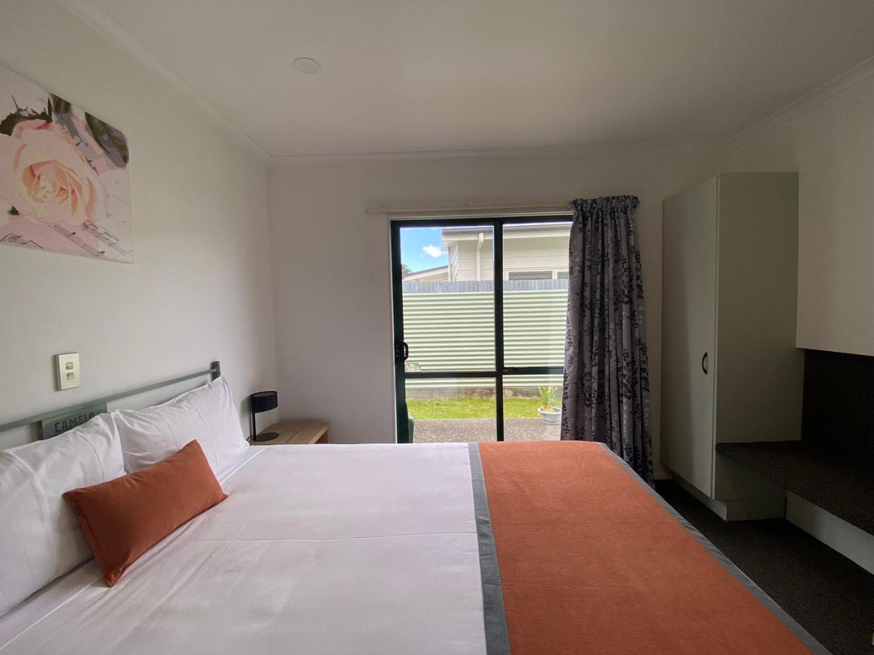 Camelot Motor Lodge And Conference Centre Palmerston North Exterior photo