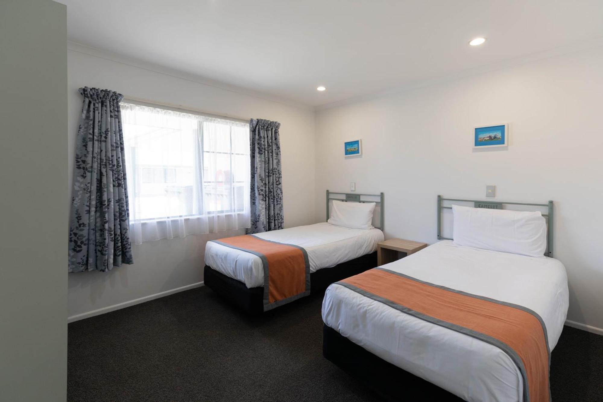 Camelot Motor Lodge And Conference Centre Palmerston North Exterior photo