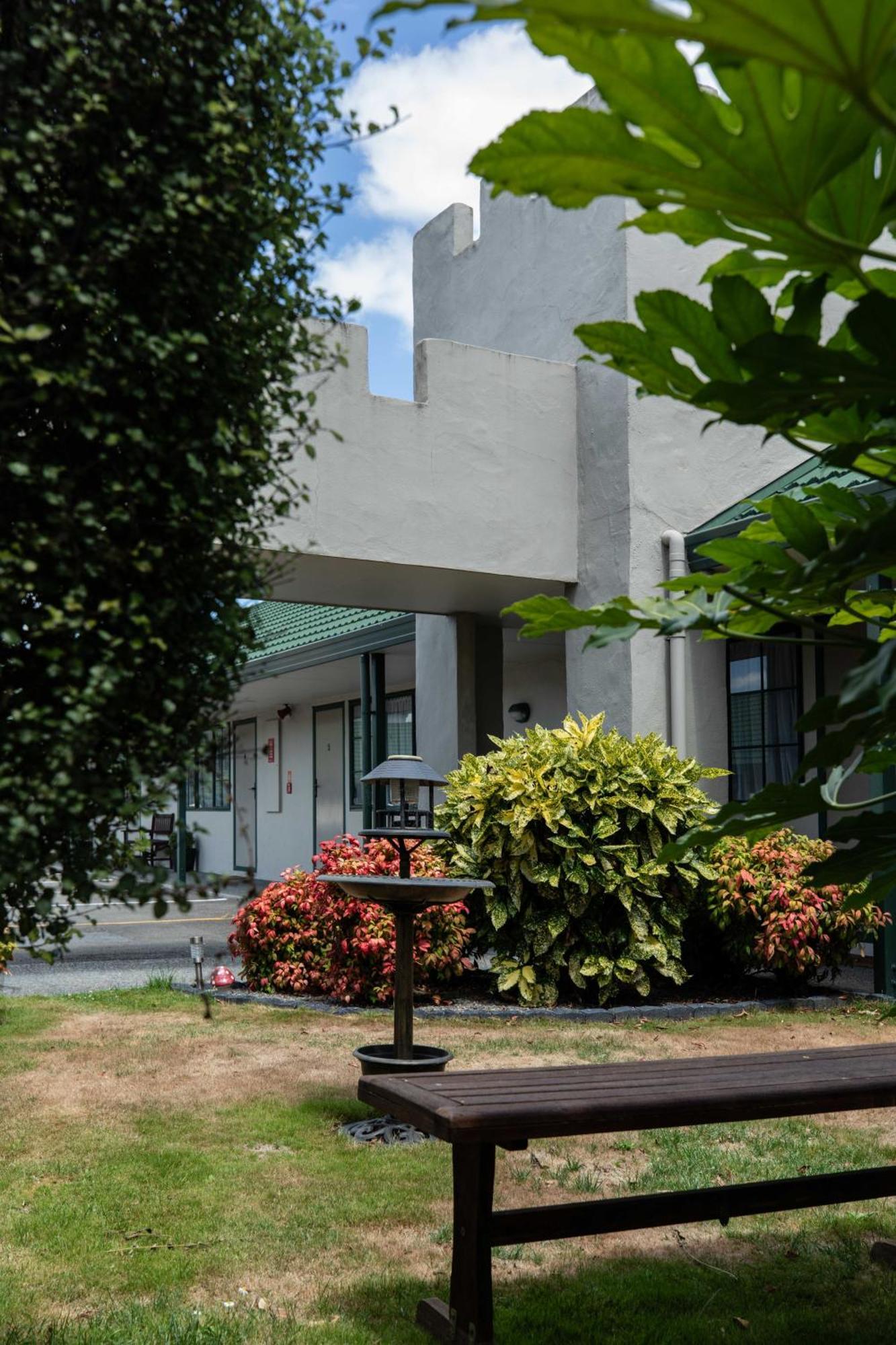 Camelot Motor Lodge And Conference Centre Palmerston North Exterior photo